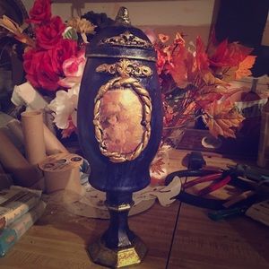 Custom made vase with lid